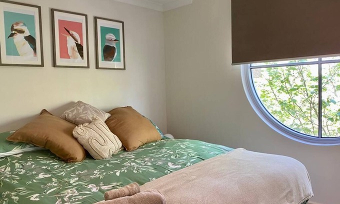 East Perth Apartment | 1-bed riverside Apartment - walking distance to Optus Stadium, parking and pool