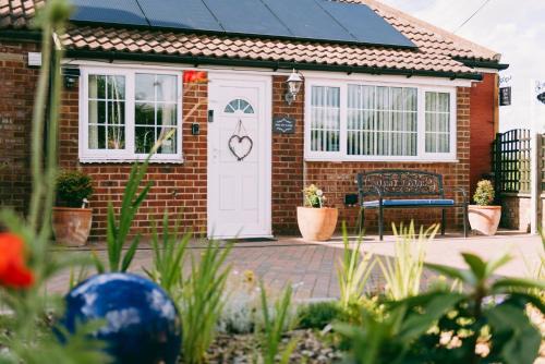 East Dereham Apartment | 1 Bed Sleeps 2 Free Parking Pets Welcome