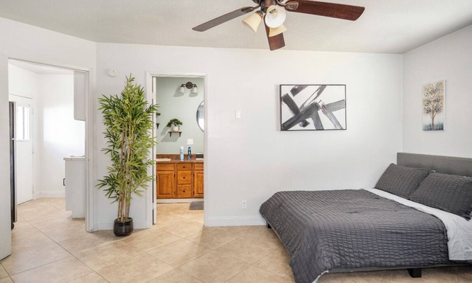 Las Vegas House | 1 Bedroom 1 Bath with separate entrance & Parking