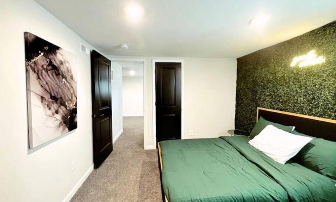 Central Forest Park Apartment | 1 Bedroom 1 Bathroom Apartment with Private Entrance & Guest Suite