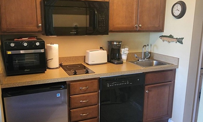 Acme Condo | 1 bedroom 2 bath condo overlooking Grand Traverse Bay and Acme Creek