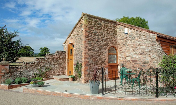 Bridgwater Cabin | 1 bedroom accommodation in Bridgwater