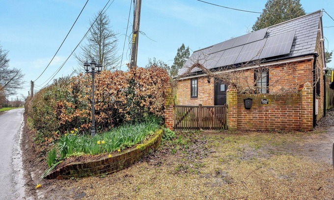 Upper Dicker Cottage | 1 bedroom accommodation in Heathfield