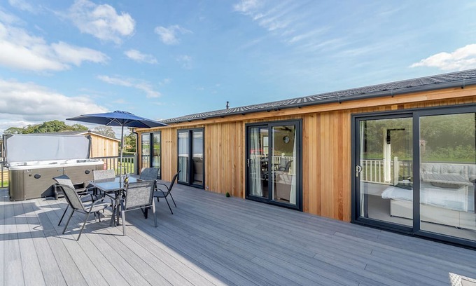 Ellesmere Ski Chalet | 1 bedroom accommodation in Tetchill