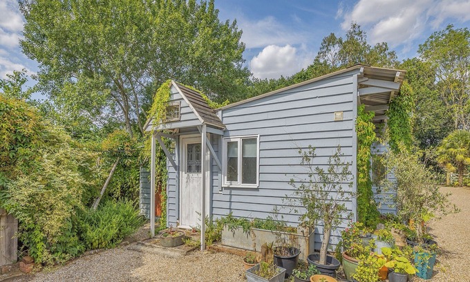 Ashford Cottage | 1 bedroom accommodation in Pluckley, near Ashford