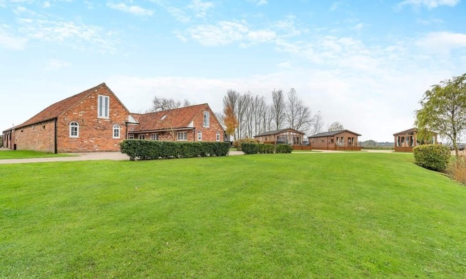 Aubourn Ski Chalet | 1 bedroom accommodation in Swinethorpe, Nr Lincoln
