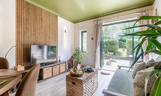 Churt Cottage | 1 bedroom accommodation in Churt, near Farnham