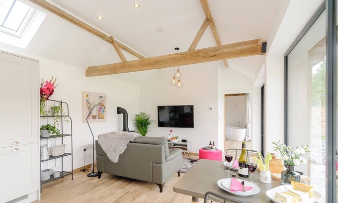 Brigg Cottage | 1 bedroom accommodation in Elsham, near Brigg
