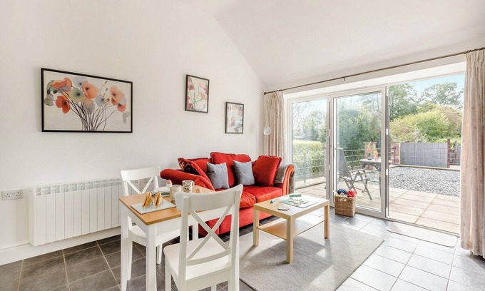 Crewkerne Cottage | 1 bedroom accommodation in Hewish