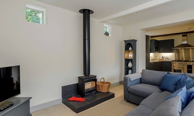 Louth Cottage | 1 bedroom accommodation in Welton le Wold, near Louth