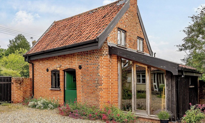 Brockdish Cottage | 1 bedroom accommodation in Brockdish, near Harleston