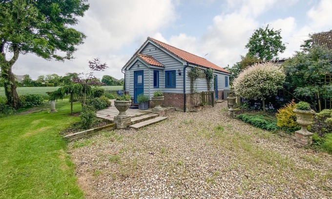 Eye Cottage | 1 bedroom accommodation in Thorndon, near Eye