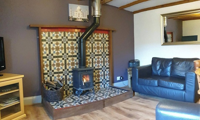 Fitling Cottage | 1 bedroom accommodation in Fitling, near Hull