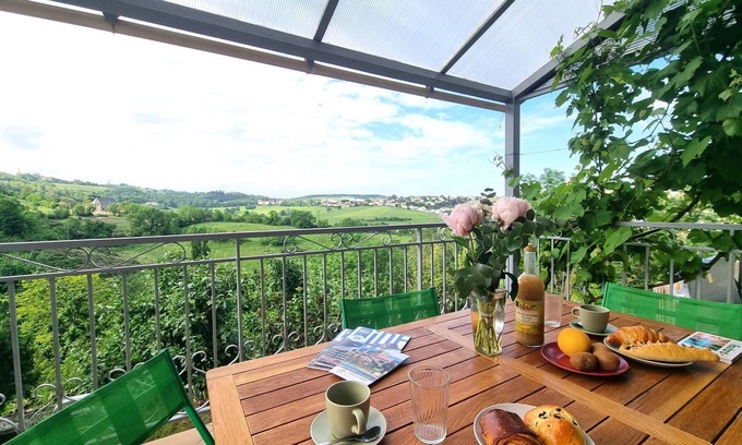 Saint-Genest-Lerpt Cottage | 1-Bedroom Apartment with Terrace, Parking, and WiFi in St-Genest-Lerpt