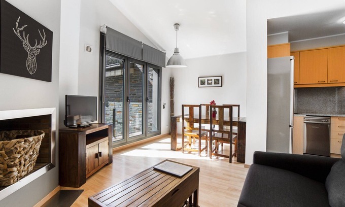 El Tarter Apartment | 1 Bedroom Apar. views. next to ski slopes. El Tarter.FLOC 23