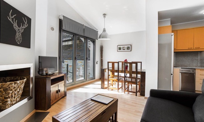 El Tarter Apartment | 1 Bedroom Apar. views. next to ski slopes. El Tarter.FLOC 43