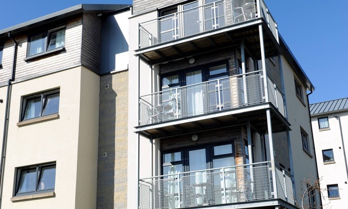 Central Aberdeen House | 1 Bedroom Apartment - Hilton Campus