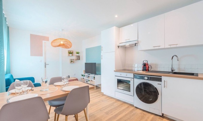 Roubaix Apartment | 1 bedroom apartment near tram, CHR + parking