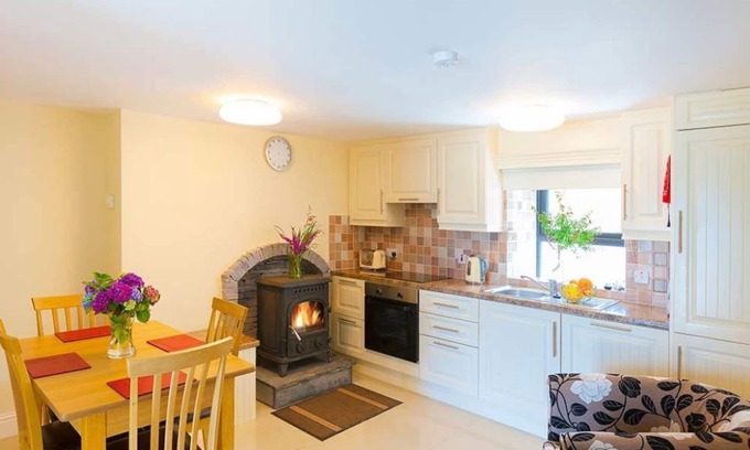 Caherdaniel Apartment | 1 bedroom Apt overlooking Waterville Lake