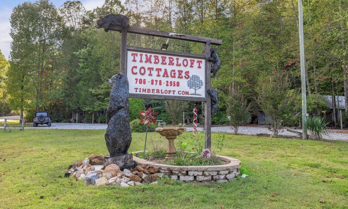Sautee Nacoochee Cottage | 1 Bedroom Cozy Cabin 4 miles to Downtown Helen! Fireplace, Kitchen, Fire Pit!