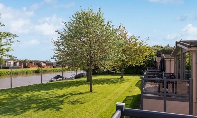 Tiddington Ski Chalet | 1 bedroom accommodation in Stratford-upon-Avon