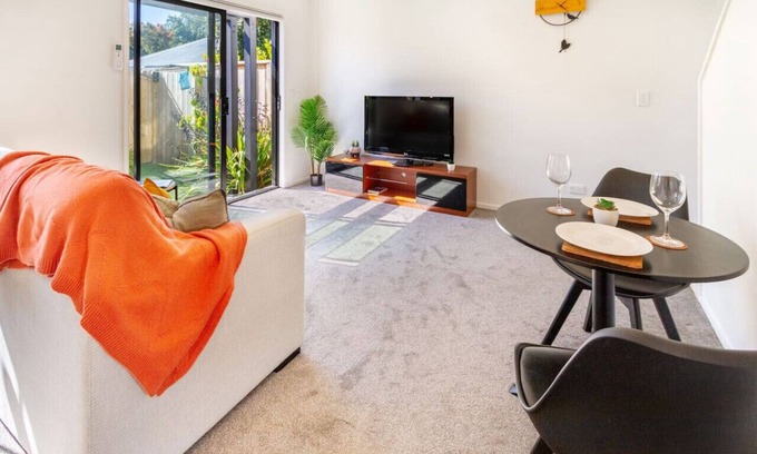 Riccarton House | 1 Bedroom Gem with Hagley Park at your Doorstep