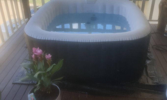 West Gladstone House | 1 Bedroom Granny flat, quiet location close to everything