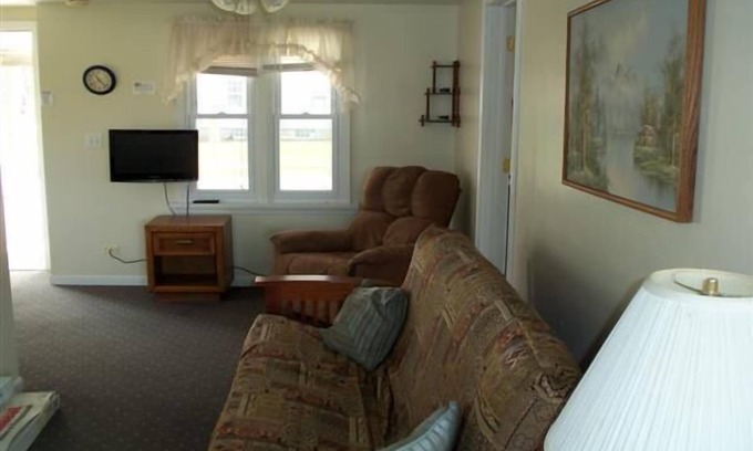 Huron House | 1 Bedroom house #130 your cozy home away from home.