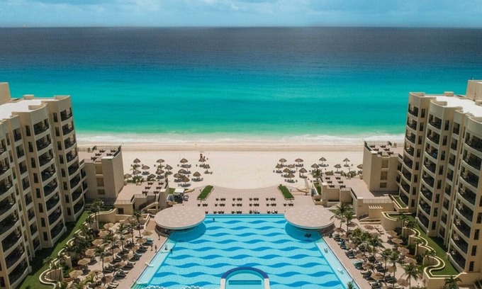 Zona Hotelera Resort | 1 Bedroom Suite at The Royal Sands