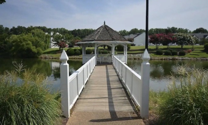 Berkeley Resort | 1 Bedroom Suite @ The Historic Powhatan Resort