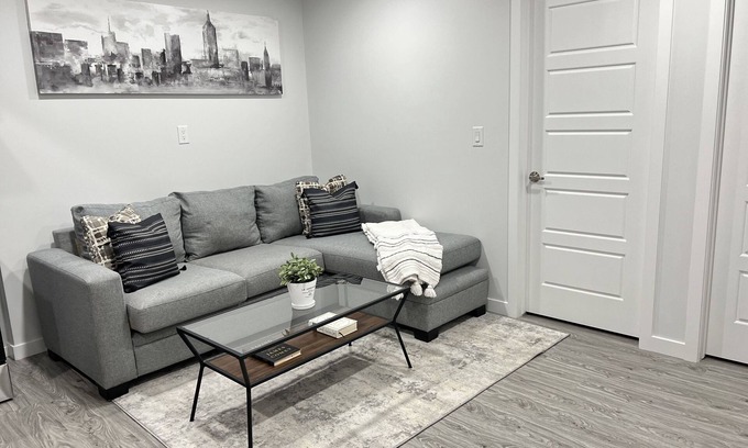 Southwest Edmonton Apartment | 1 BEDROOM SUITE WITH PRIVATE ENTRANCE