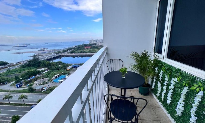 Barangay 76 Apartment | 1 bedroom Urban resort w/ balcony & sunset view