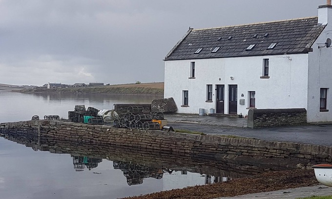 St. Margaret's Hope Cottage | 1 Bedroom Waterside Cottage in St Margarets Hope OrkneynSleeps 2