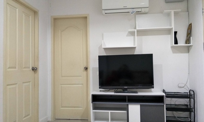 Chom Phon Condo | 1 BHK pool view $35 per night