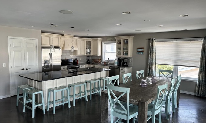 Rehoboth by the Sea Condo | 1 Block from Beach! Swedes St. 4 Bed/3 Bath Condo in Dewey Beach Sleeps 10