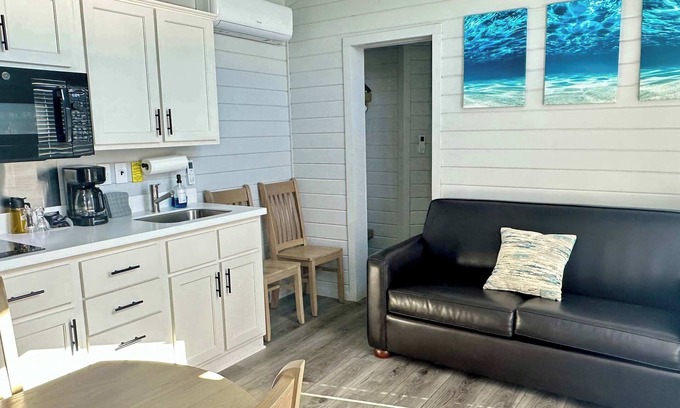 Crystal Beach House | 1 Block to Beach*Brand New*Off Peak Special!