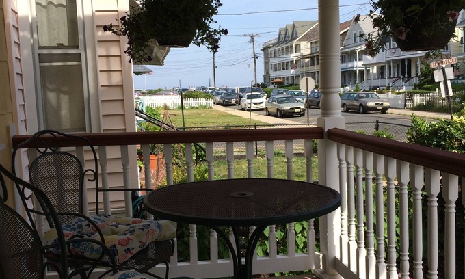 Ocean Grove Apartment | 1-Block to Beach - 1 Bdrm, 1st flr unit in historic Victorian home of OceanGrove