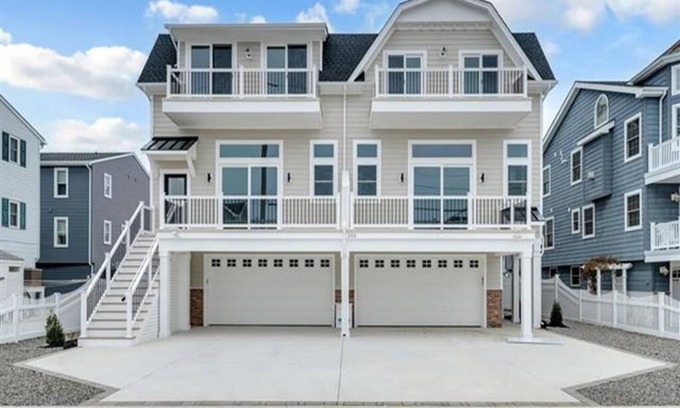 Sea Isle City House | 1 Block to Beach Mid-Island Elevator and a Pool Dreams do come true