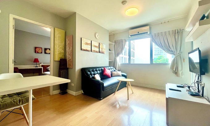 Phra Khanong Nuea Apartment | 1 BR, 5min walk to BTS skytrain "On Nut" station, Fiber Optic WiFi