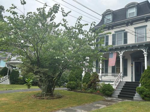 Poughkeepsie Apartment | 1 Br Private Victorian Apt in convenient City location on half acre sleeps 4