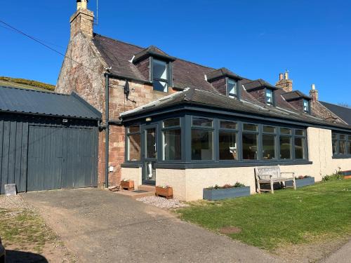 Dunbar House | 1 Deuchrie Cottages