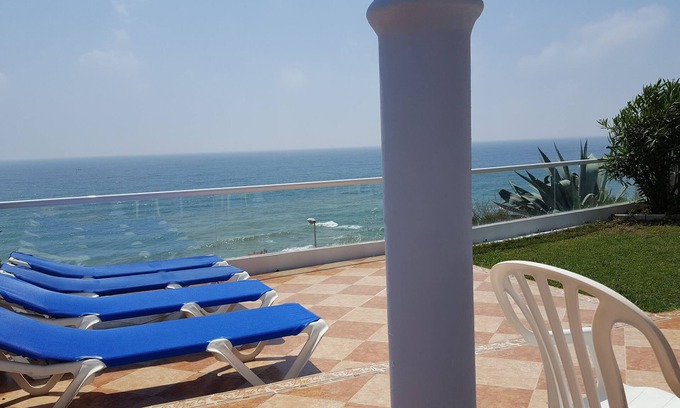 El Faro Villa | 1 House in front of the sea. With garden, swimming pools and powerful WI-FI. costabonita Spain