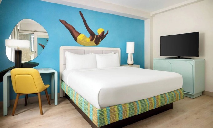 Mid Beach Hotel | 1 King Bed | Hotel Continental Miami Beach | w/Pool & Minutes to South Beach