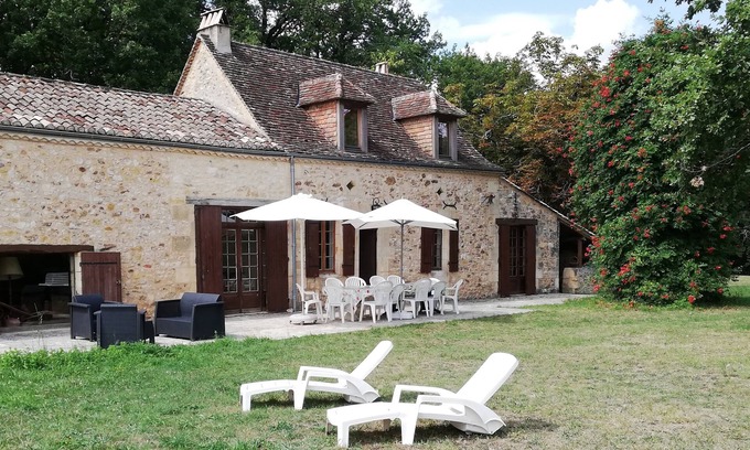 Labouquerie House | 1- La Faneuse, calm in a green bubble