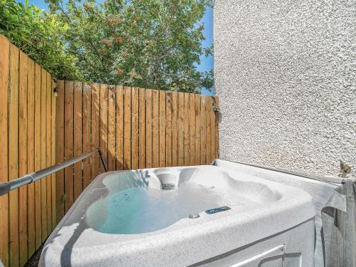 Moffat House | 1 Ladyknowe - Uk39970
