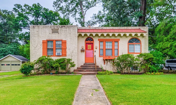 College Park House | 1 Mi to Arts District: Modern Hyattsville Hideaway