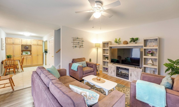 Ferrysburg Condo | 1 Mi to Beach: Condo w/Bicycles in Spring Lake!