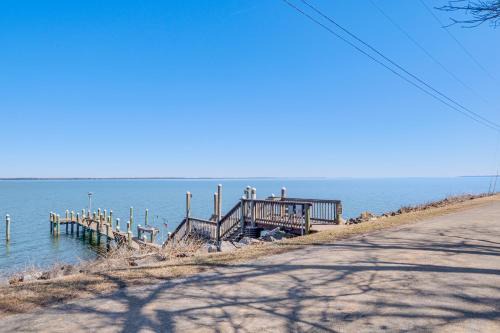 Issue House | 1 Mi to Colonial Beach Boardwalk Home with Fire Pit
