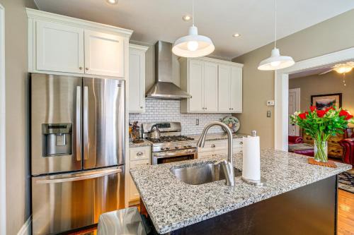 Bristol House | 1 Mi to Dtwn Bristol Cottage with Hot Tub and Grill!