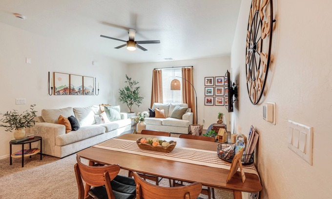 Flagstaff Condo | 1 Mi to Dtwn Flagstaff: Condo w/2 Balconies!